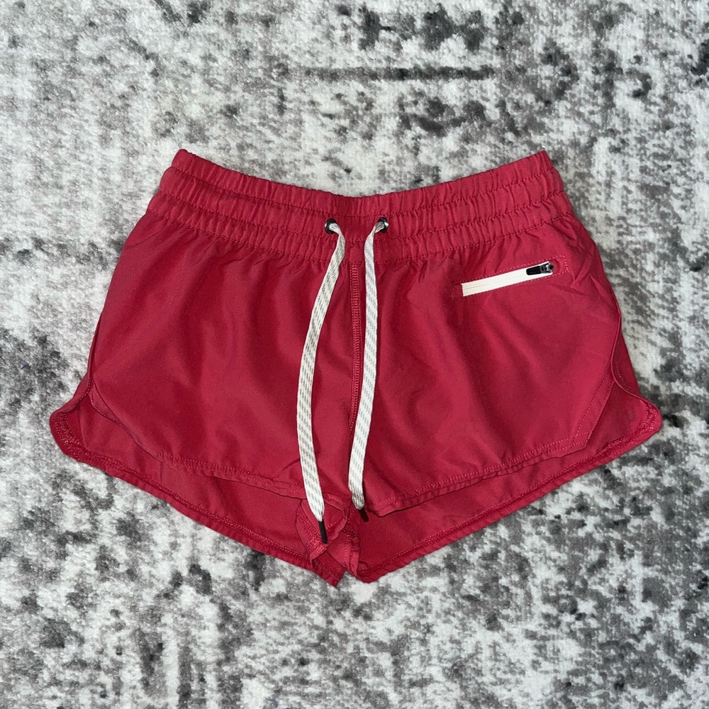 Vuori Clementine Shorts in Sierra Red Coral
